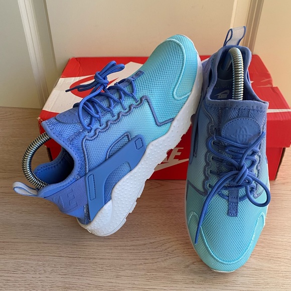 Huarache Run Ombré Blue Sneakers - Women - Picture 2 of 11
